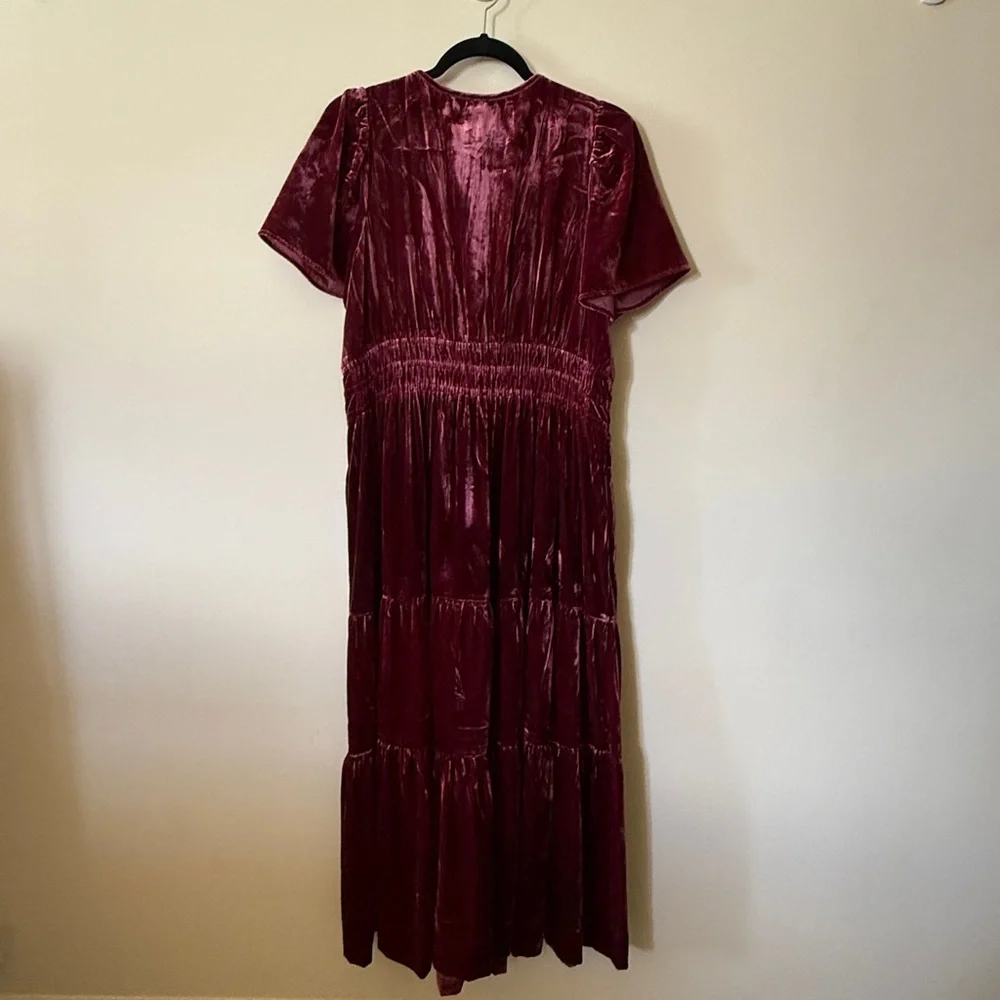 Anthropologie Velvet Midi Dress in dark pink - Picture 2 of 5
